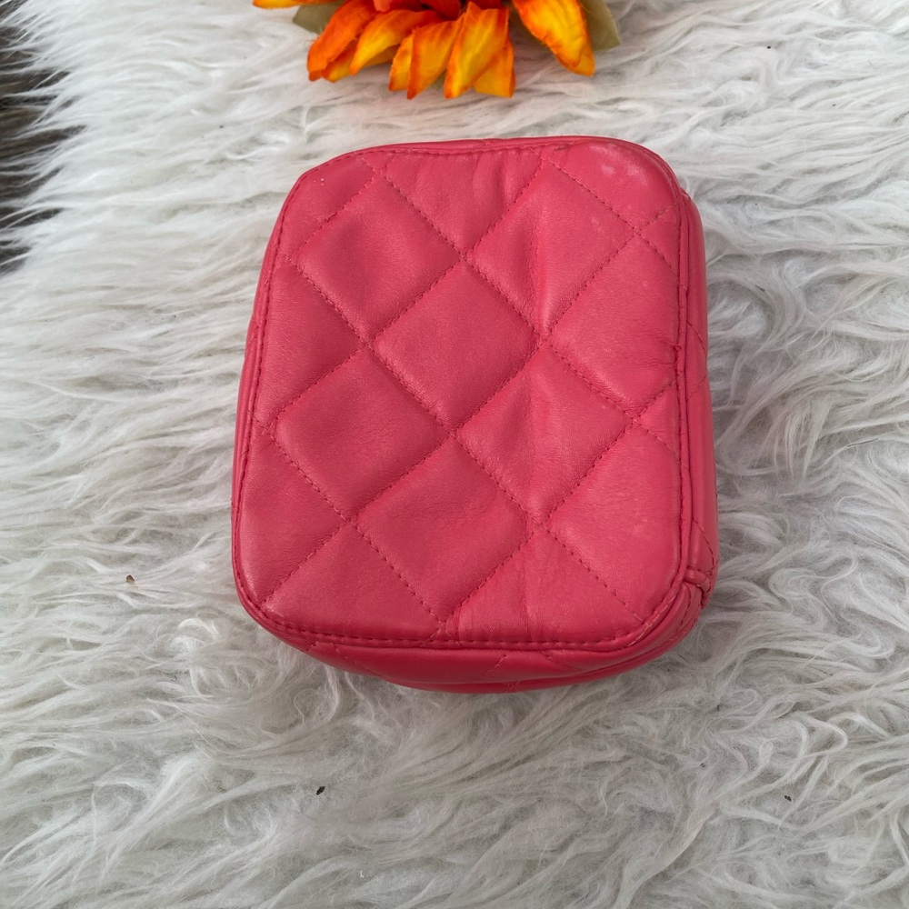 Trish McEvoy Cosmetic Organizer with mesh case included - Picture 3 of 10
